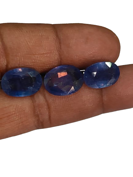 Blue Sapphire Oval Stone From Madagascar 4.13 Carats 10.66 X 7.77 X5.24 mm - Image 3